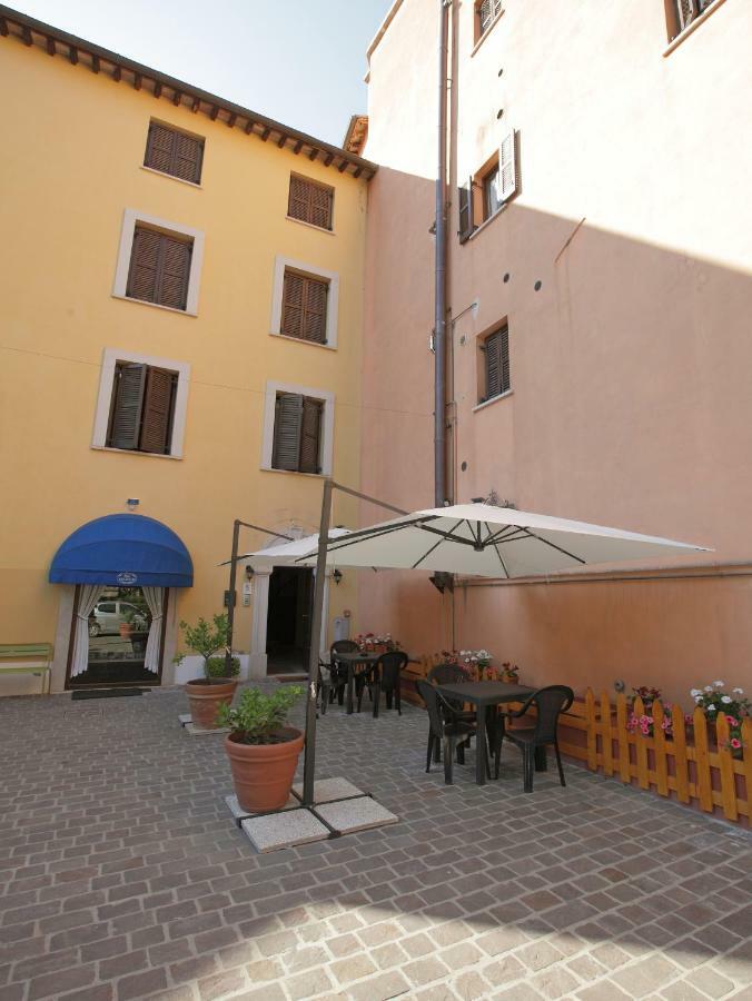 Il Cavallino Hotel Fossombrone Exterior photo